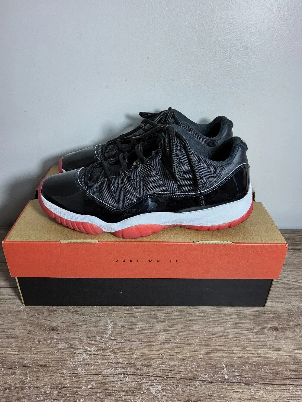 Jordan Retro Low Bred FV5104-006 SZ 9.5